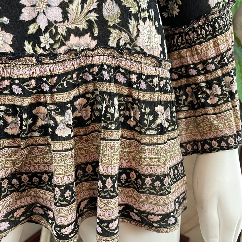 AMERICAN EAGLE RUFFLE HEM FLORAL TOP - Picture 4 of 10